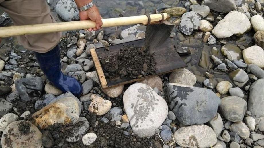 【レポ】映画「ゴールデンカムイ」にも登場！北海道・大樹町の川で“砂金採り”体験をしてみた 