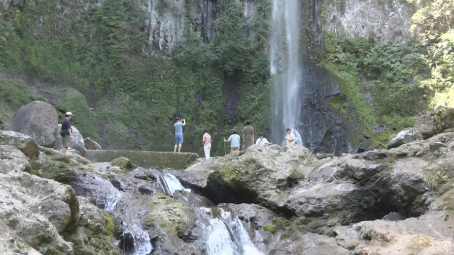 【大分】高さ85ｍの圧巻の景色「東椎屋の滝」日本の滝百選の１つで涼を感じる