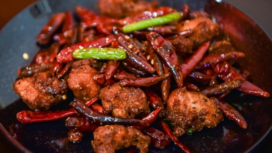 【台湾出身編集者 kuma の金沢散歩】遂に本物の辛さと出会えた！冷える季節には熱々の中華一択！｜創作中華『寿輝』