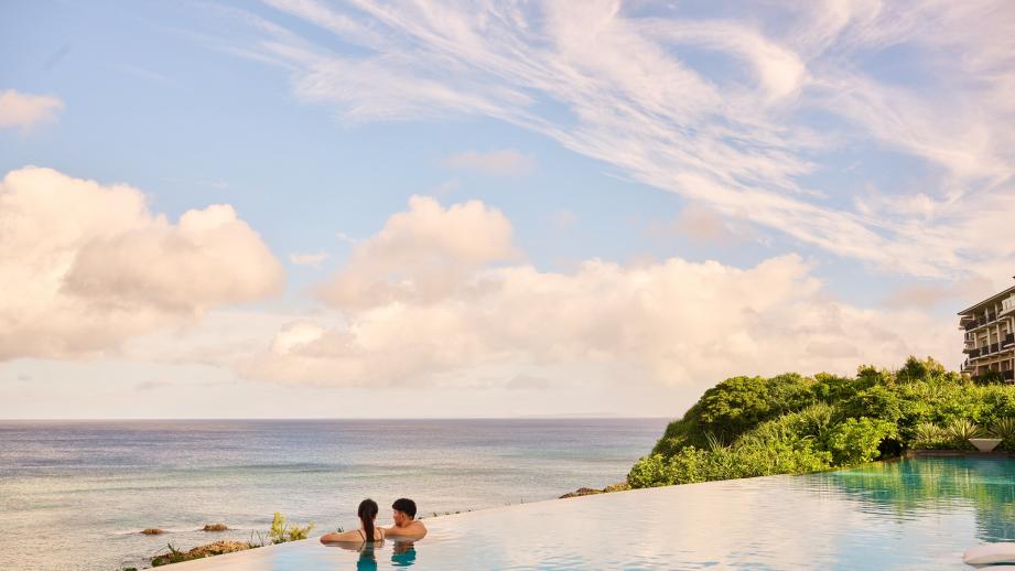 「ハレクラニ沖縄」に冬季限定屋外温水プール付き宿泊プラン登場