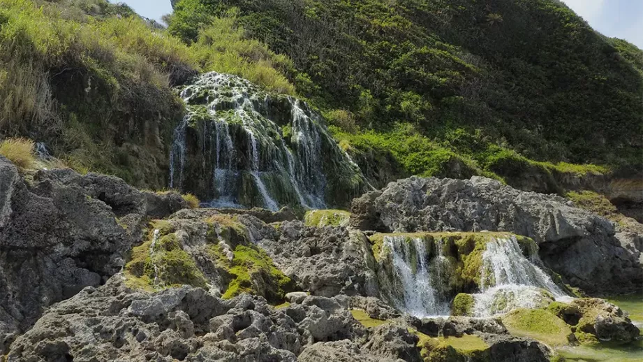沖縄・南部ドライブ ｜ 太古の絶景と地域文化を巡る大人旅