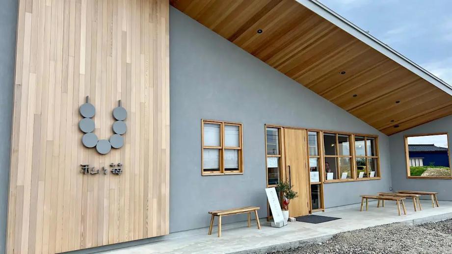 大粒いちごを楽しむ富山のいちご狩り【砺波・私と苺】併設カフェでは完熟いちごのパフェや大福も