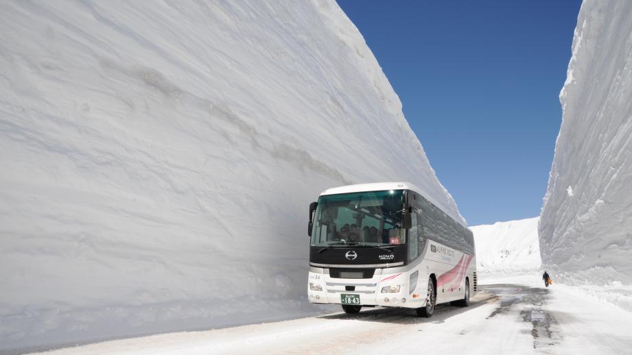 「立山黒部アルペンルート」雪の大谷