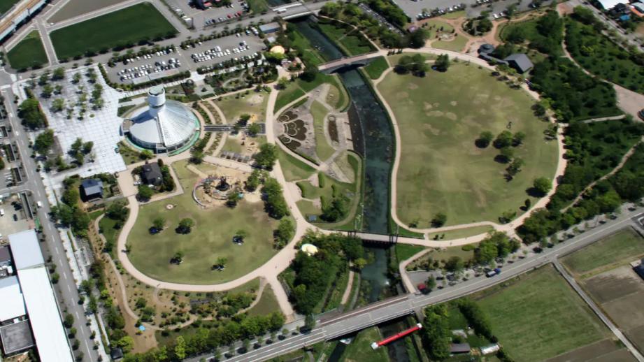 あの空き地でドラえもんやのび太に出会える【高岡おとぎの森公園】五感を刺激するインクルーシブ遊具も充実