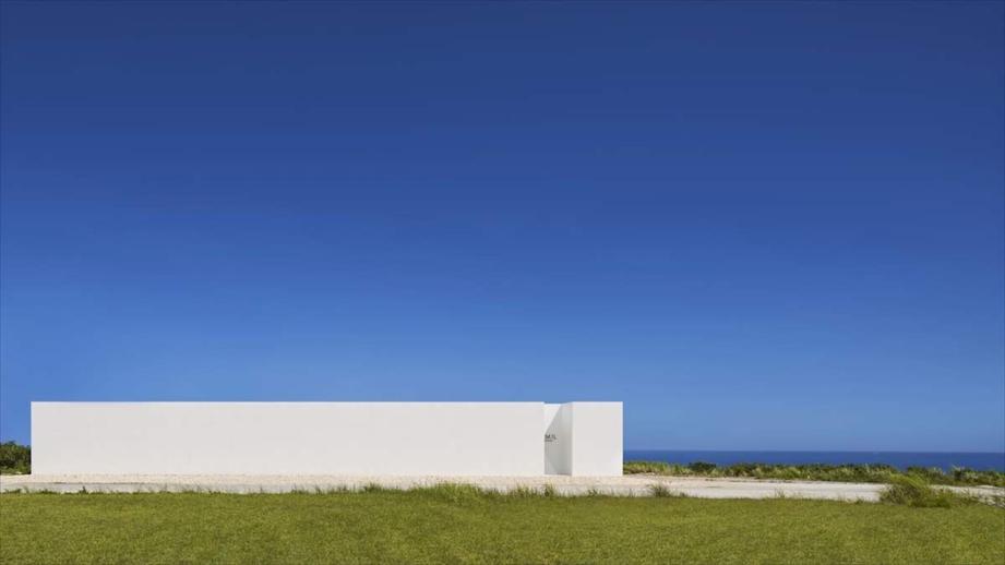 極上の時間がゆったり流れる真っ白なミニマルデザインホテル「EMIL NAKIJIN」（今帰仁村）