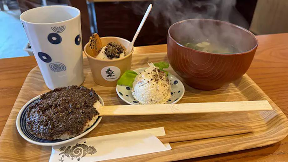 五平餅にサラダ、ジェラートまで！えごま尽くしのランチ「楽 ya」高岡山あいの囲炉裏カフェ