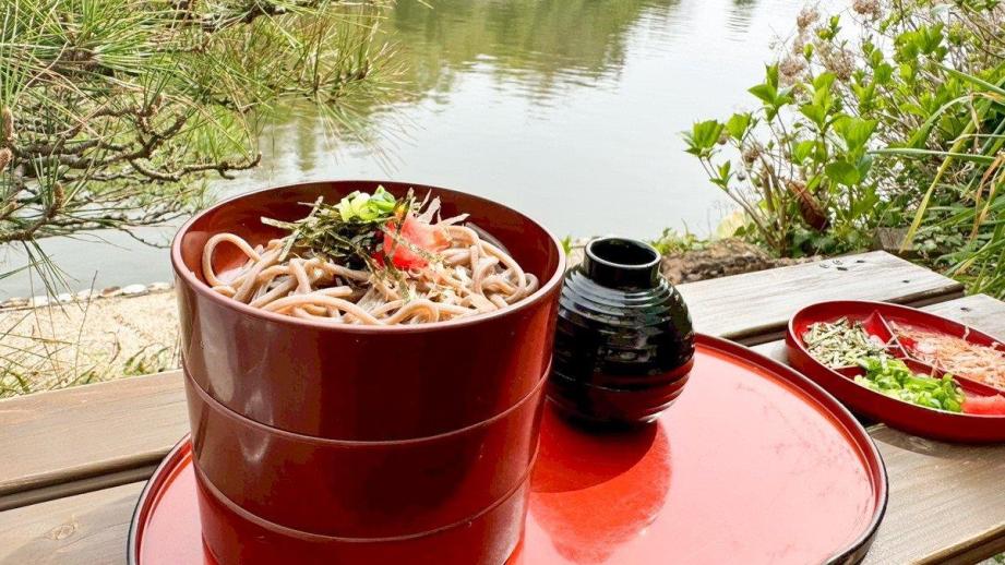 島根県松江市・松江城のお堀端にあるテラス席でお茶と食事を楽しめるお茶屋さん！