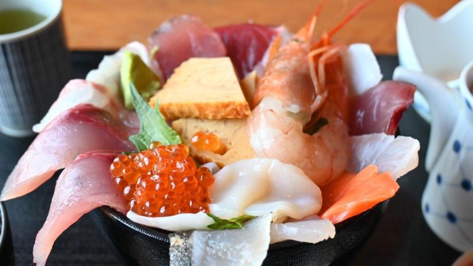 ボリューム満点！豪華海鮮丼「活魚レストラン 藤」芸西村