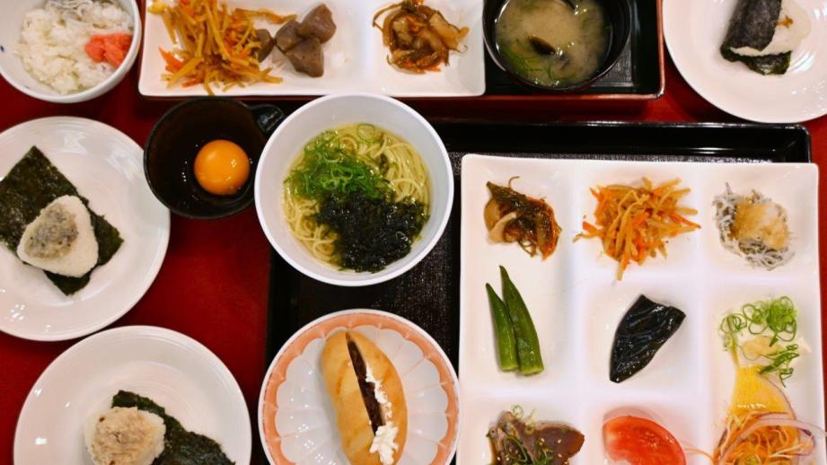 高知の美味集合！約 40 種類の朝食ビュッフェ 土佐御苑内レストラン 「ジャルダン」