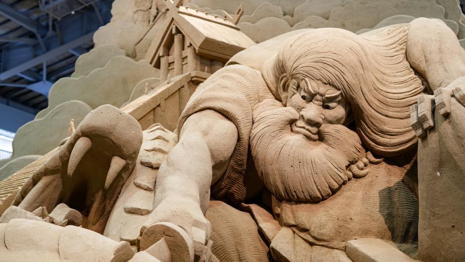 砂で造られた世界遺産。鳥取県にある、世界で唯一の「砂の美術館」で、日本がテーマの展示がスタート！