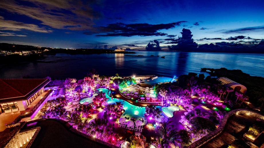 「ハイアットリージェンシー瀬良垣アイランド沖縄」ナイトプール