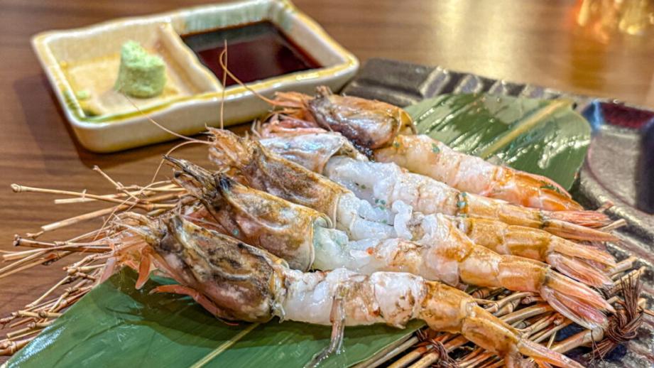 幻のエビ「モサエビ」に舌鼓。鳥取県米子市の皆生温泉で山陰自慢の海鮮が味わえる屋台居酒屋