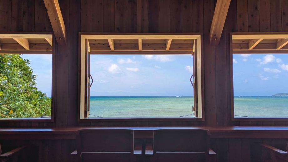 沖縄の海カフェ代表格「 浜辺の茶屋」2025/6/1 に待望の再オープン！新しくなった魅力を徹底解剖（南城市）