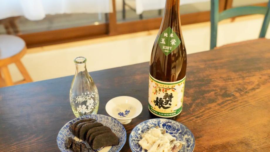 鳥取の山間の町にある 1909 年創業の酒蔵見学へ。手間暇かけてつくるうま味の濃い日本酒