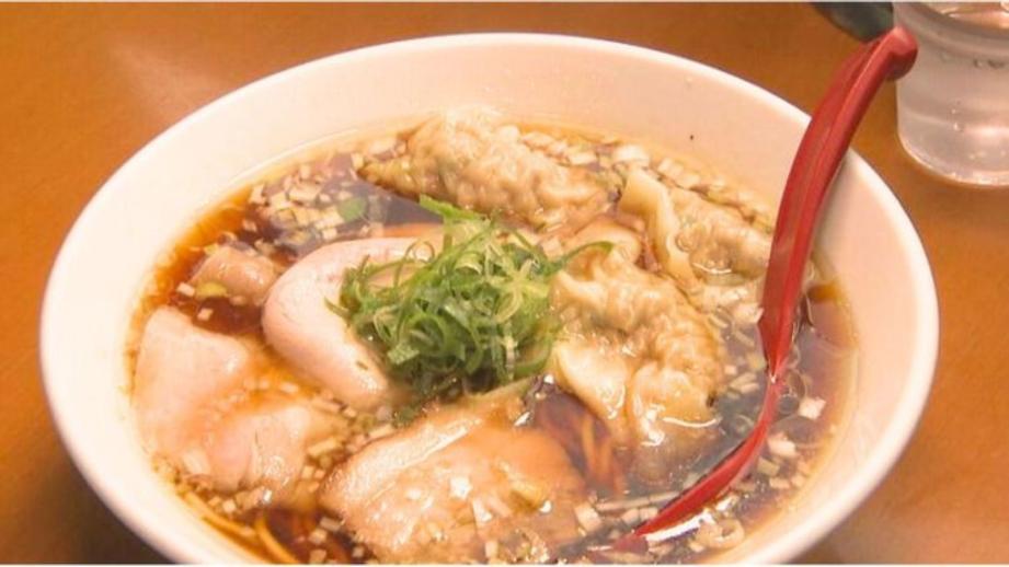 大人気のワンタンそばは地元の学生のお墨付き！全国初の歩道橋がある札幌のマチへ