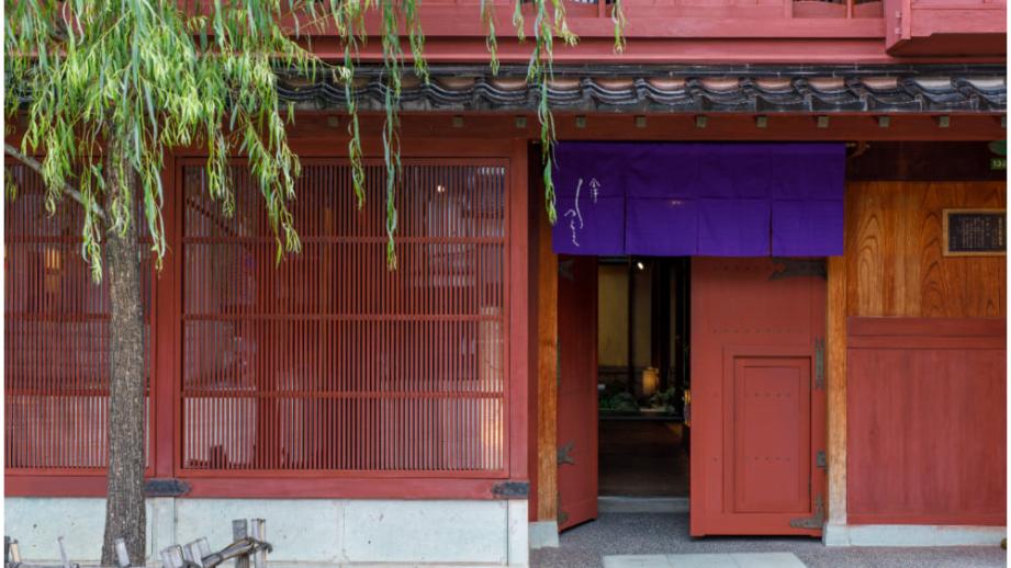 【金沢・箔一】築 200 年の茶屋建築で、本格金箔工芸体験を愉しもう