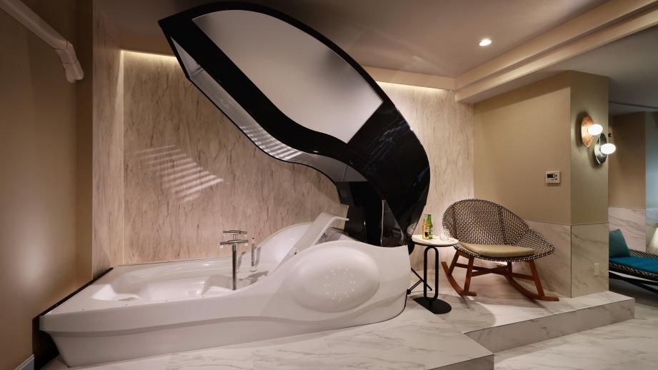 「道頓堀クリスタルホテルⅢ」ミライ人間洗濯機