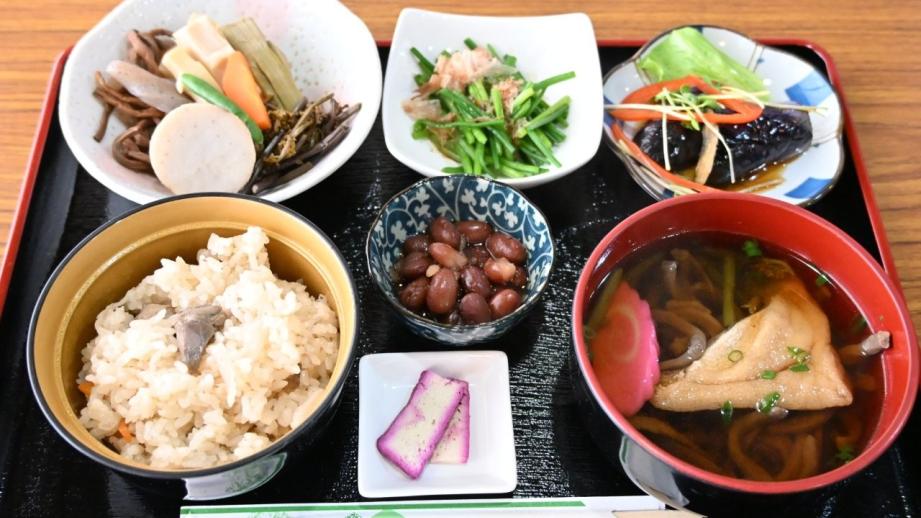 茅葺き屋根の古民家で梼原の味をまるごと堪能「農家レストラン くさぶき」