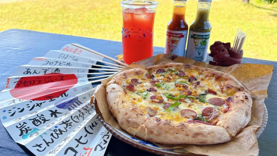 沖縄の絶景ピザスポット「ピザ喫茶 花人逢（かじんほう）」で過ごす至福の時間（本部町）