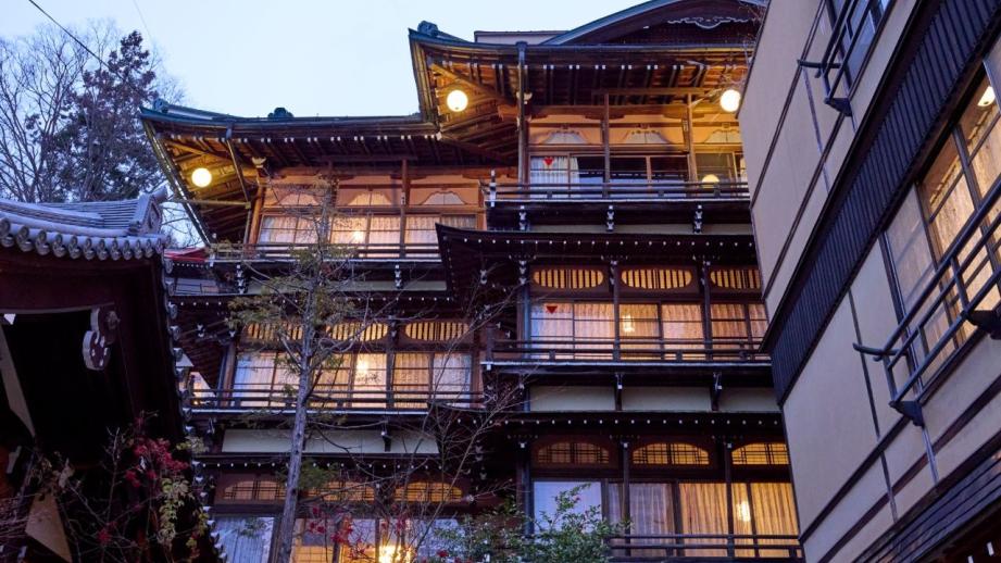 歴史の宿 金具屋