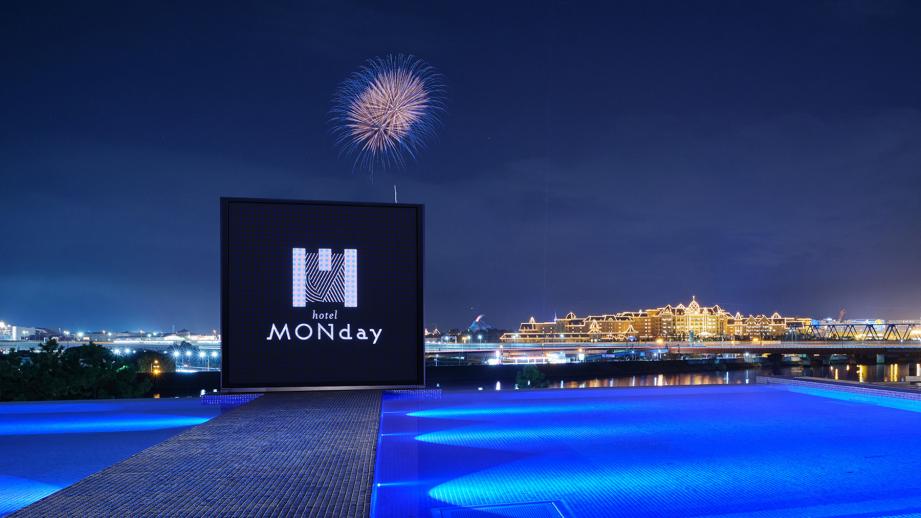「Premium hotel MONday 舞浜ビューⅠ」屋上インフィニティプール
