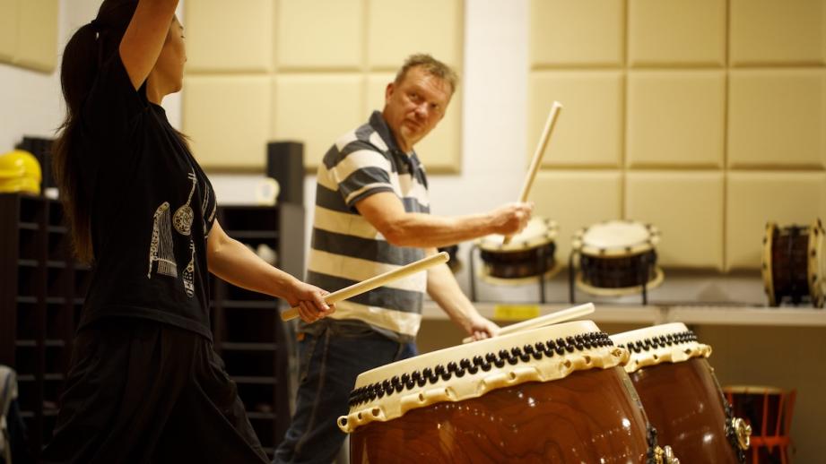 【石川の体験・アクティビティ】白山市「浅野太鼓楽器店」の和太鼓見学・体験ツアー（60 分）