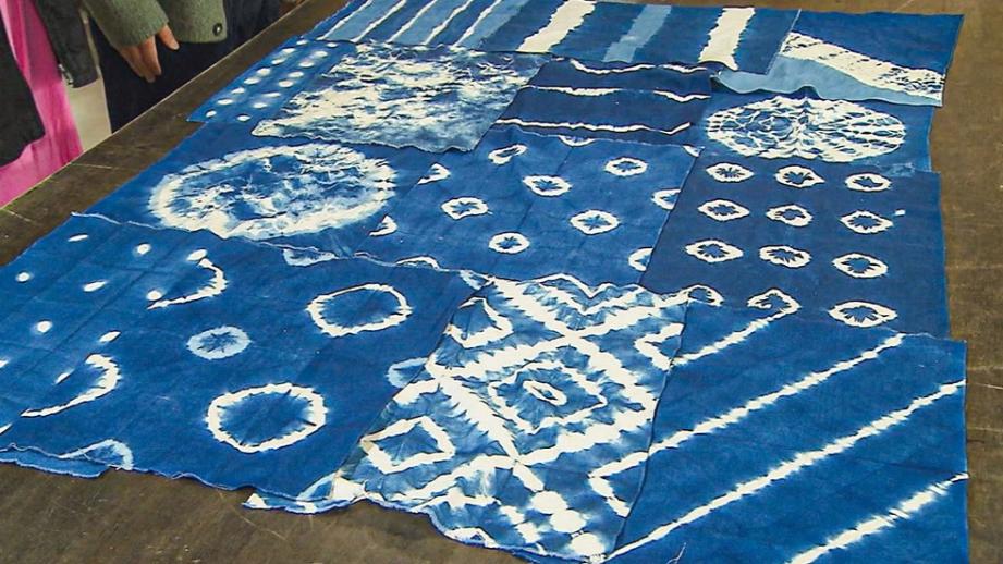 明治創業、伝統の藍染めを続ける「天野紺屋」で藍染体験に挑戦