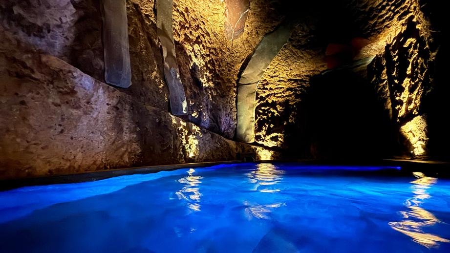 洞窟風呂の宿 百楽荘