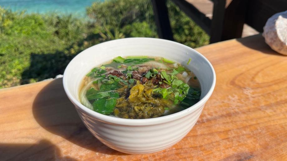 海を望む絶景×沖縄アート！「隠れ家カフェ清ちゃん」