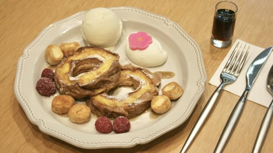 「カフェ 加賀麩不室屋」で麩のスイーツを