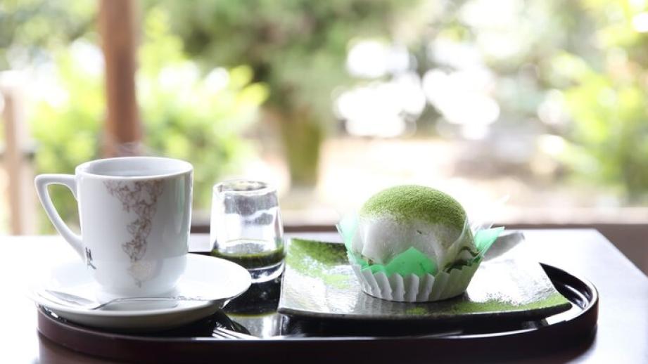 世界遺産・二条城内にある、日本庭園を望める和カフェ「茶房 前田」