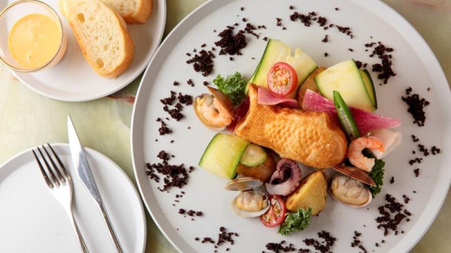 お買い物中のひと休みが華やいだ時間になる。名古屋・栄の「bistrocafe THE FLOWER TABLE」