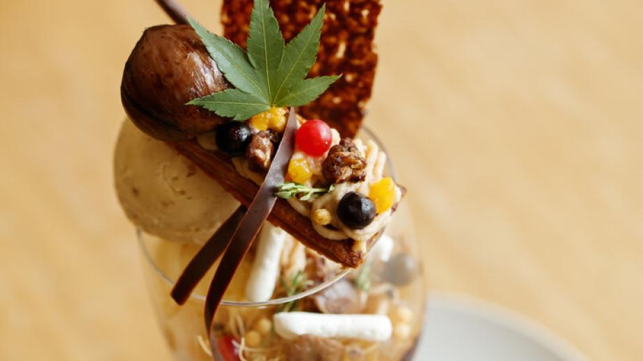 アートみたいな月替わりのパフェが話題！芦屋「菓子屋 月ノ葉」