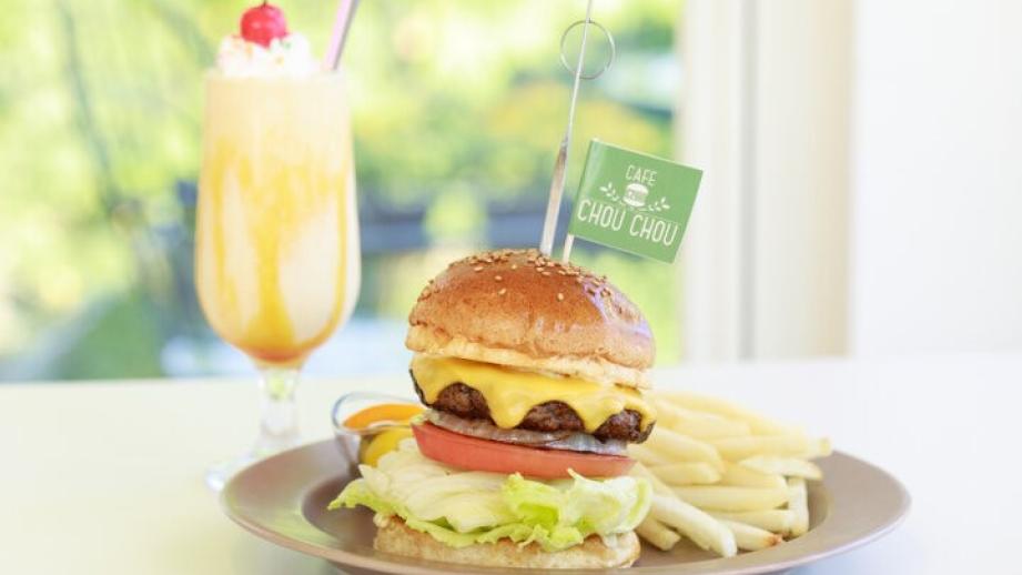 高尾山ならではのグルメバーガーに茶道体験も♪ 高尾山近くのカフェ「CAFE CHOU CHOU」