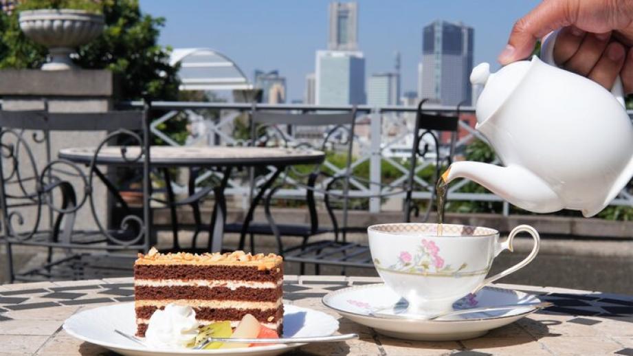 横浜のベイエリアを一望するテラスでまどろむティータイム♪「ブラフガーデンカフェ」