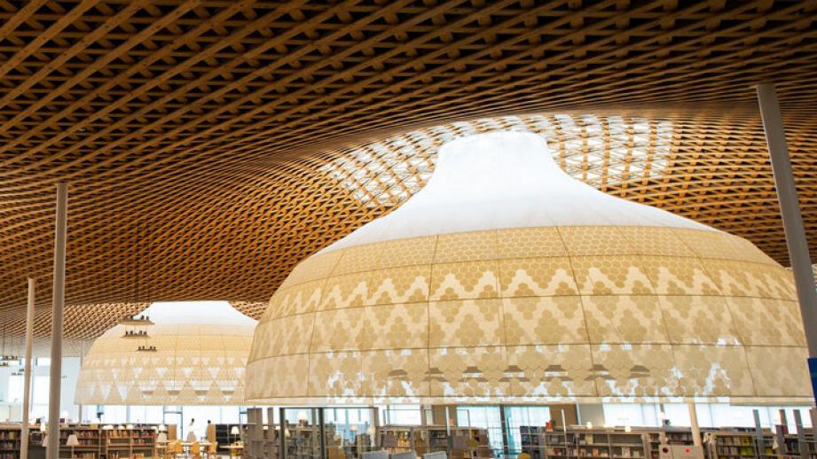 無料で入館できるアートな公立図書館で、とっておきの読書時間を♪