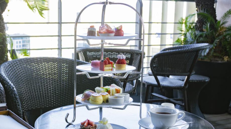 オリエンタルホテル神戸の高層階でサプライズ感あるアフタヌーンティーを