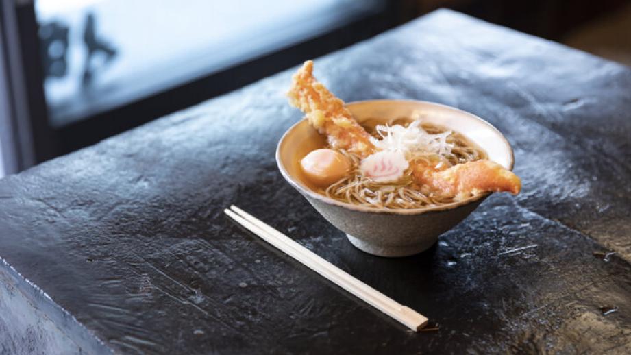 アートな空間で個性あふれるそばを味わう。京都・清水五条にある立ち食いそばのお店「suba」