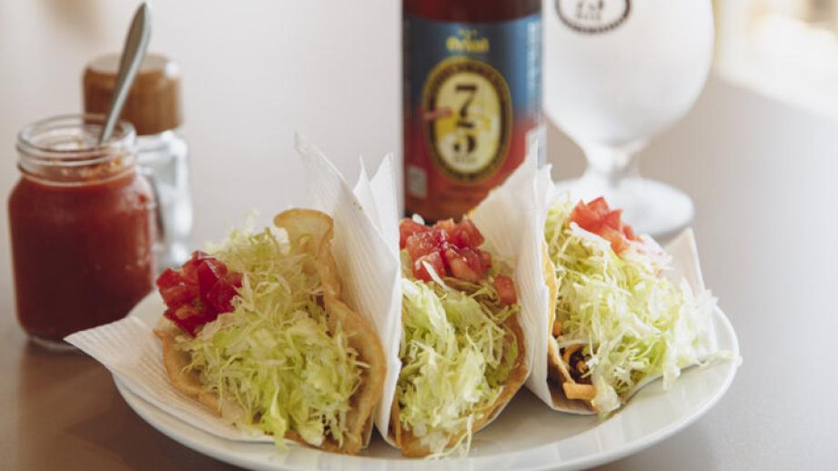 沖縄旅で外せないファストフードの定番、沖縄タコス＆タコライスをjam’s TACOS国際通り店で味わう