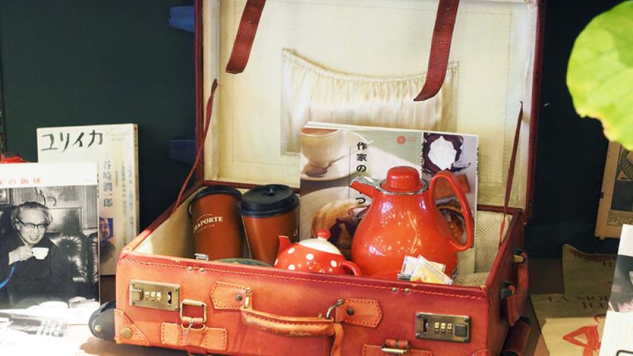 熱海駅前にオープン♪ クラシックな缶入りケーキが話題のアレンジティースタンド「CHAPORTE」