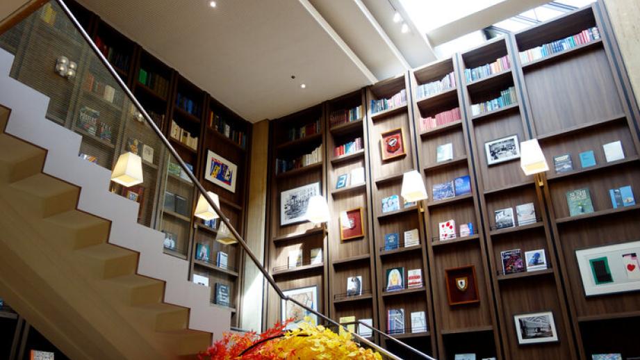 1500冊収蔵のライブラリーとアフタヌーンティーも♪　 1日のんびりステイを満喫できる東京「芝パークホテル」