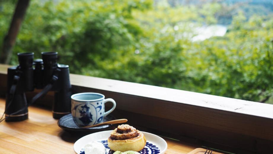 芦ノ湖を眺めながら北欧のおやつ時間を♪ フィンランドログハウスの隠れ家「カフェフィーカ箱根」