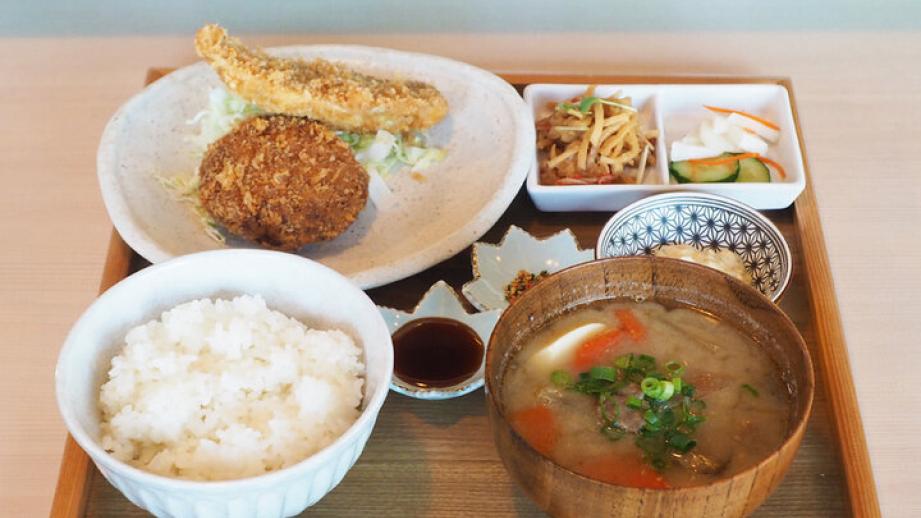 熱海・親水公園前にオープン♪冬の花火が目の前であがる「ハレのヒ」でほっこり定食を
