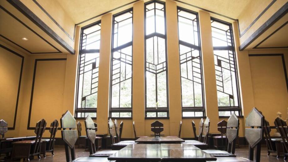 活用しながら保存されるフランク・ロイド・ライトの名建築。アートなグッズや休憩にも♪池袋「自由学園明日館」