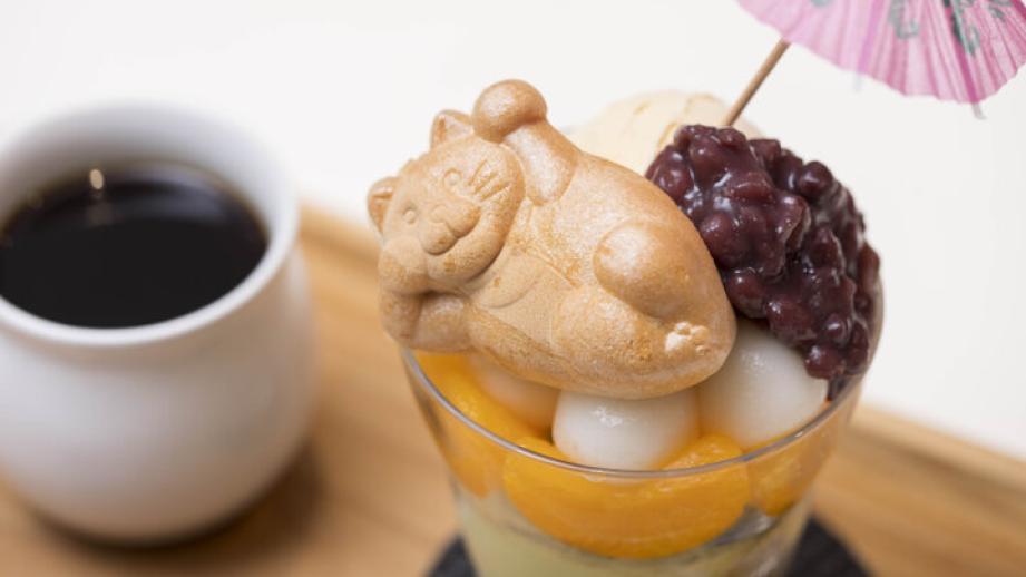錦糸町の老舗和菓子屋「白樺 テルミナ店」で猫パフェ＆焼き団子を食べ比べ