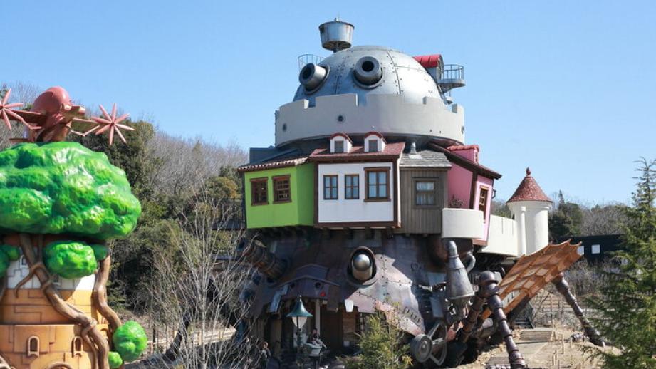 「ハウルの城」や「グーチョキパン屋」も。「ジブリパーク」の新エリア「魔女の谷」がオープン