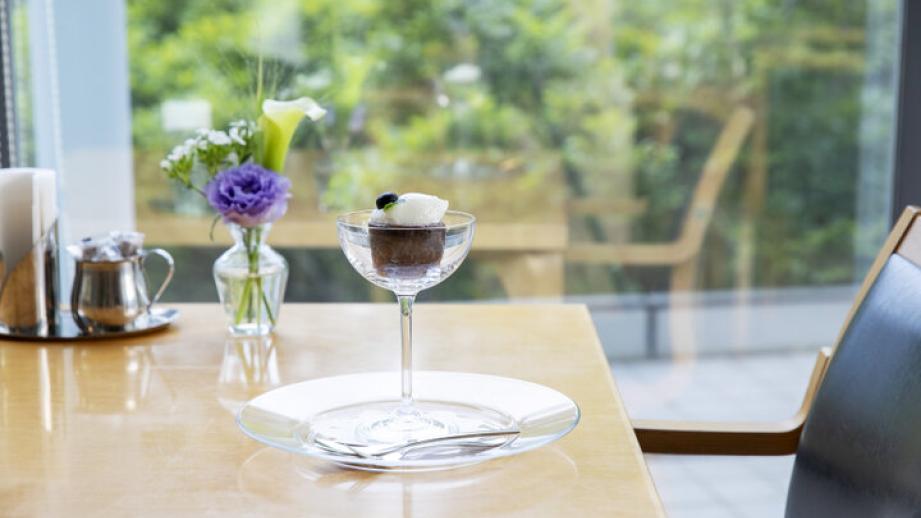 ミュシャ展も開催♪ 緑に囲まれた美術館&カフェを訪れる、小さな旅へ。「茅ヶ崎市美術館」