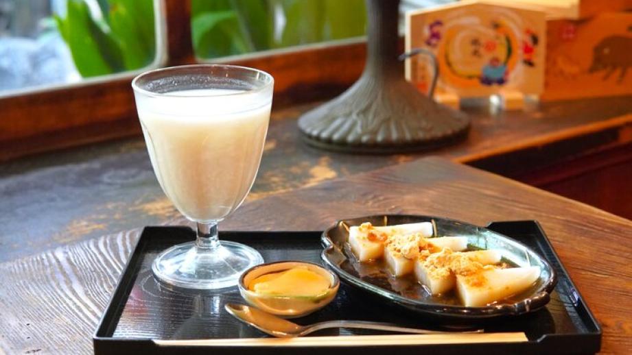 江戸時代に創業した老舗「天野屋」で天然糀の甘酒をいただく密やかな楽しみ♪