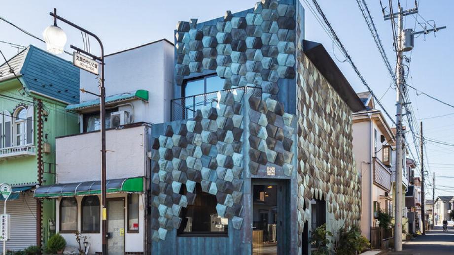 建築家・隈研吾デザインの板金カフェがオープン♪緑青銅板に彩られた建物が芸術的「和國商店」