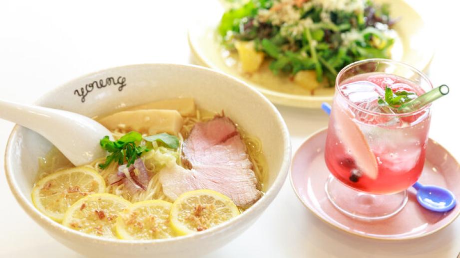 ラーメン＆アパレルのコラボが個性的♪生搾りレモンラーメンが話題の「ラーメンやんぐ」